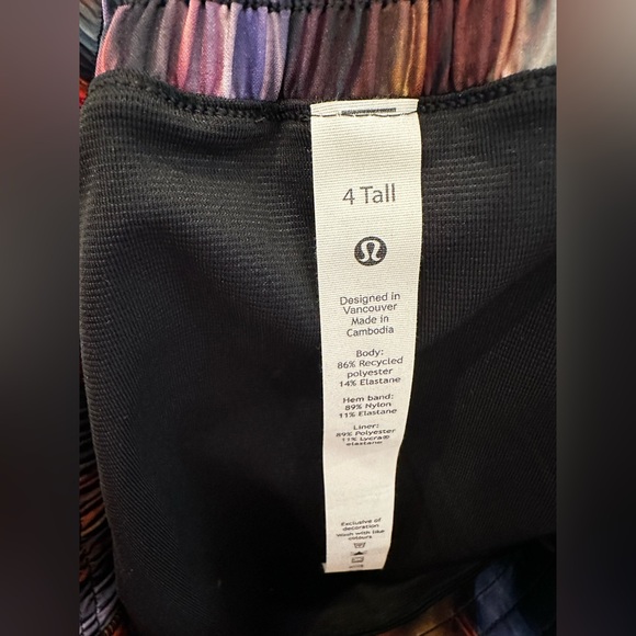Lululemon Hotty Hot Short *High-Rise Long 4" Chroma Fusion Multi / Black Sz 4 - Picture 6 of 7